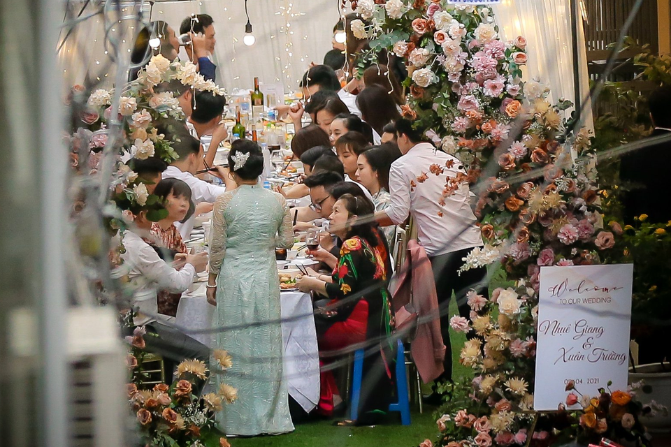 Lễ ăn hỏi của Xuân Trường - Nhuệ Giang thuê vệ sĩ bảo vệ - 4