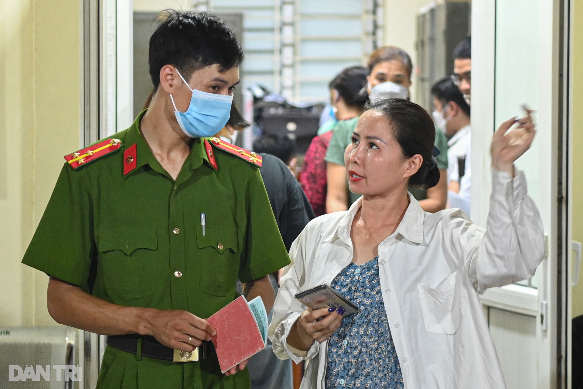 Công an đến tận nhà đưa đón người cao tuổi đi làm căn cước công dân - 8 Công an đến tận nhà đưa đón người cao tuổi đi làm căn cước công dân - 8