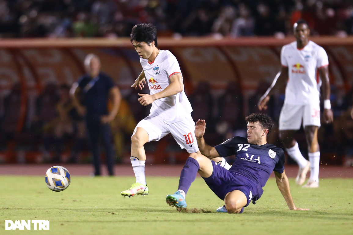 HLV Kiatisuk: Tôi tự hào với thành tích của HA Gia Lai - 2