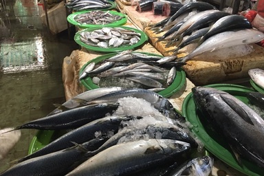 Rau xanh hạ nhiệt, cá, trái cây vẫn còn “ăn” Tết