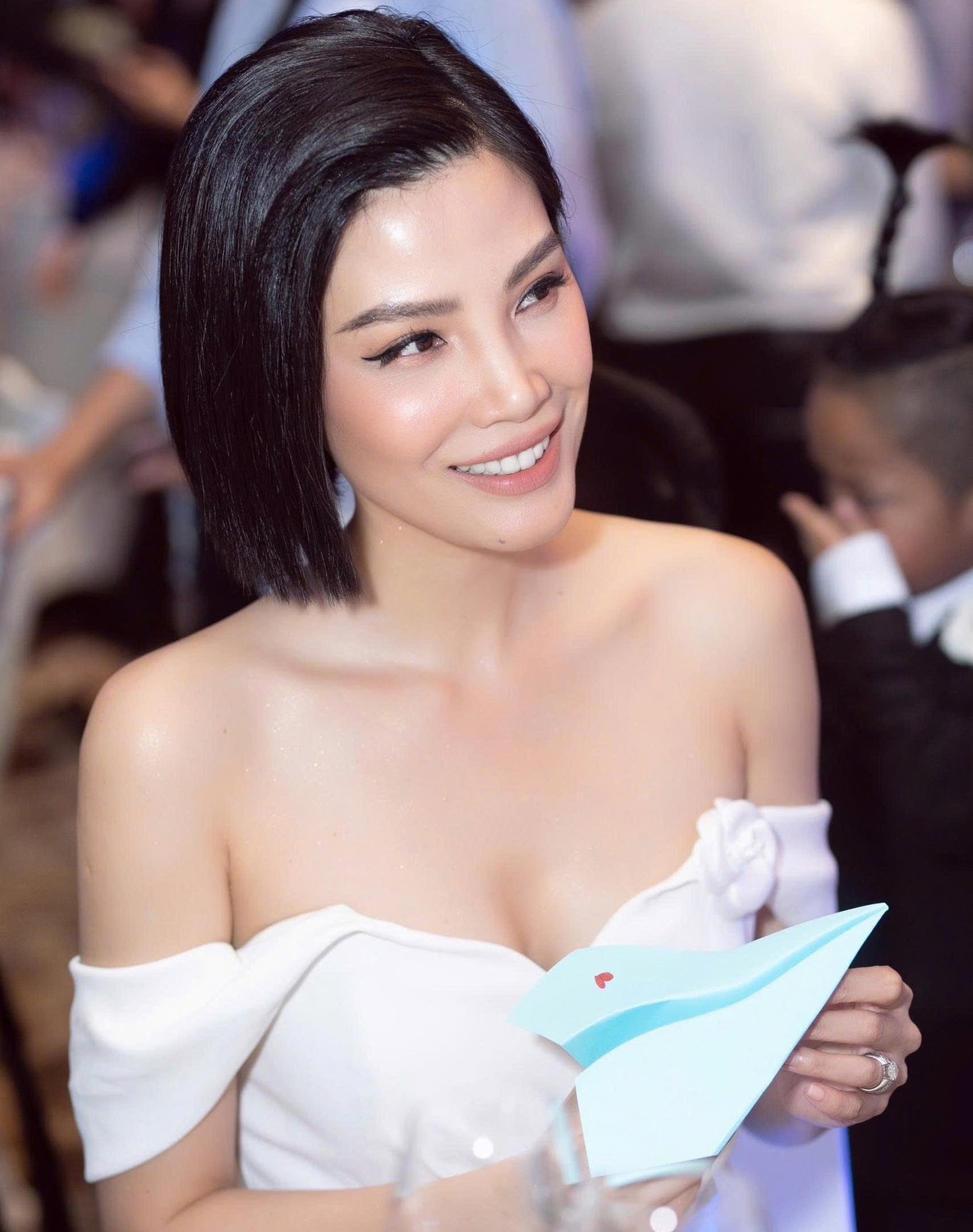 Siêu mẫu đầu tiên của Việt Nam rời showbiz 30 năm, giờ ra sao? - 2 Siêu mẫu đầu tiên của Việt Nam rời showbiz 30 năm, giờ ra sao? - 2