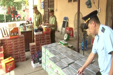 Bắt giữ hơn 2 nghìn chai rượu, bia nhập lậu từ Trung Quốc