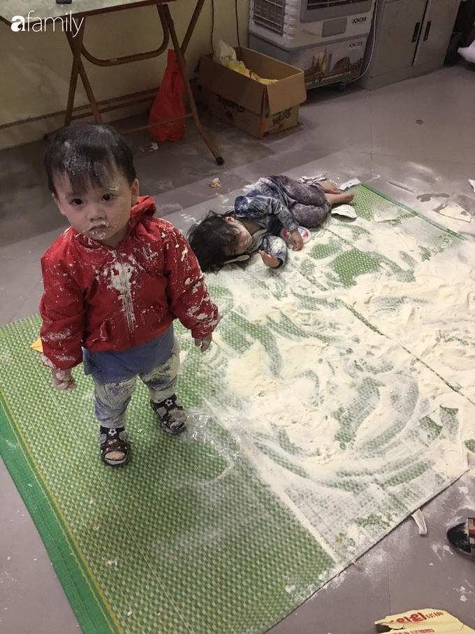 Mẹ trẻ "giận xanh mặt" vì con đổ tung sữa ra nhà chơi, nhưng nhìn phản ứng của chúng lúc bị phạt thì còn cạn lời hơn nữa - Ảnh 2. Mẹ trẻ "giận xanh mặt" vì con đổ tung sữa ra nhà chơi, nhưng nhìn phản ứng của chúng lúc bị phạt thì còn cạn lời hơn nữa - Ảnh 2.