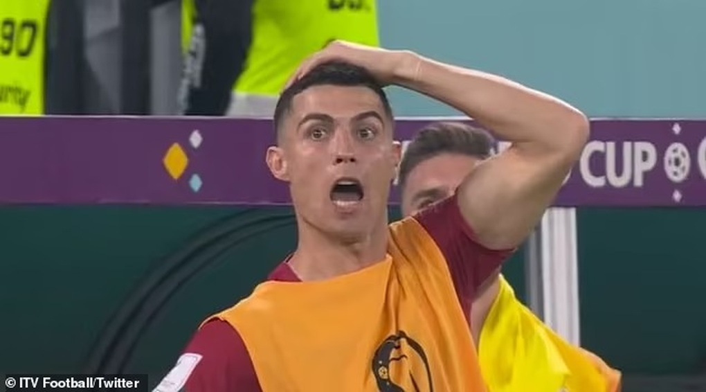 Ronaldo hốt hoảng vì sai lầm của thủ môn Bồ Đào Nha - 3 Ronaldo hốt hoảng vì sai lầm của thủ môn Bồ Đào Nha - 3
