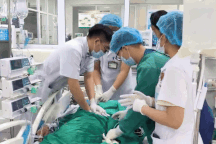 Sau bữa lòng lợn và tiết canh, người đàn ông Hà Nội ngừng tim