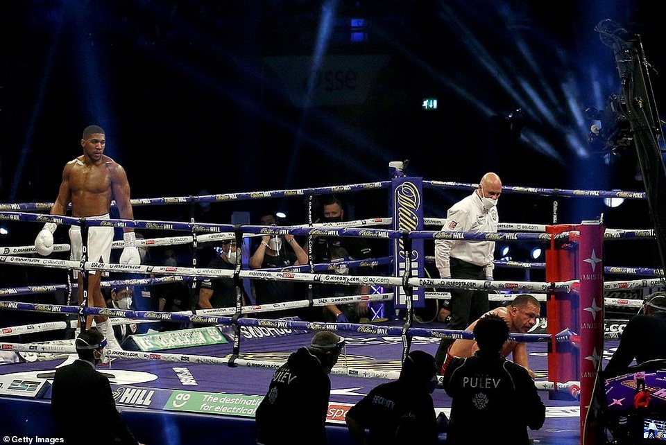 Anthony Joshua thắng knock-out, bảo vệ 4 đai vô địch hạng nặng - 1 Anthony Joshua thắng knock-out, bảo vệ 4 đai vô địch hạng nặng - 1
