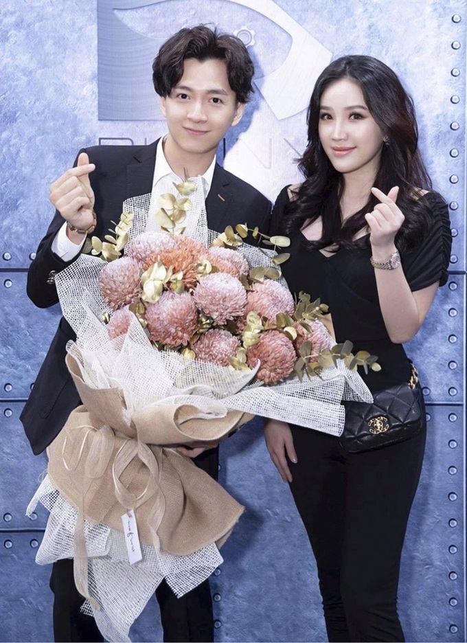 Nhã Phương mặc gợi cảm, sánh đôi cùng Trường Giang đi sự kiện - Ảnh 7. Nhã Phương mặc gợi cảm, sánh đôi cùng Trường Giang đi sự kiện - Ảnh 7.