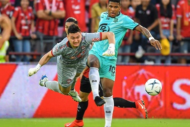 Văn Lâm nhận tin vui từ Muangthong United