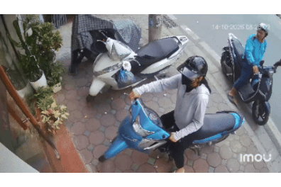Chủ hàng thời trang ở Hà Nội bị "khách sộp" dàn cảnh vờ mua đồ, trộm tiền