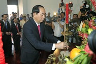 Chủ tịch nước dâng hương Chủ tịch Hồ Chí Minh tại Bến Nhà Rồng