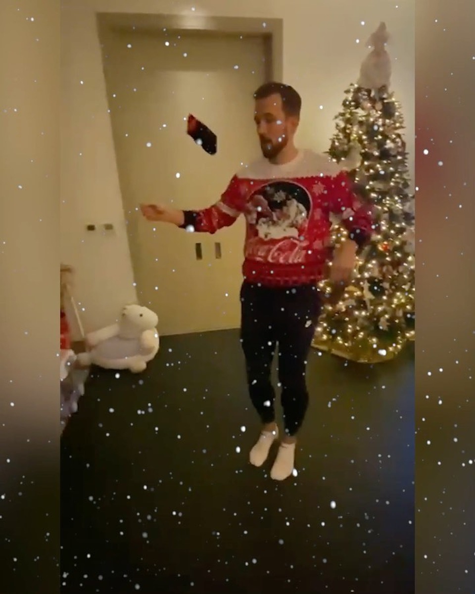 Ngắm cây thông Noel ấm áp, huyền ảo của các ngôi sao bóng đá - 5 Ngắm cây thông Noel ấm áp, huyền ảo của các ngôi sao bóng đá - 5