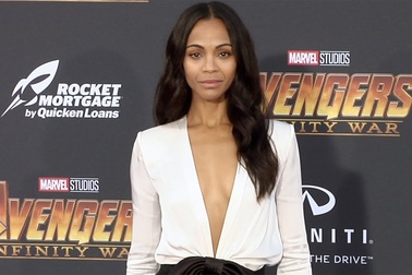 Zoe Saldana thanh lịch trên thảm đỏ