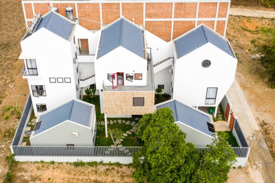 Vợ chồng ở Phú Quốc xây tường “khổng lồ” tránh nắng cho biệt thự “khủng” - 7