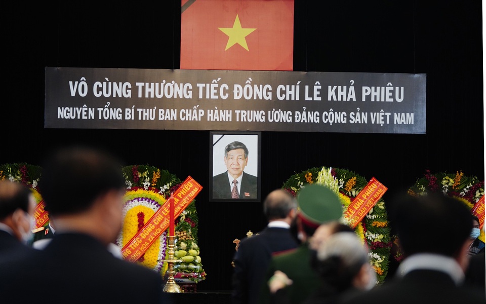 Nhân dân TPHCM tiễn biệt nguyên Tổng Bí thư Lê Khả Phiêu - 2 Nhân dân TPHCM tiễn biệt nguyên Tổng Bí thư Lê Khả Phiêu - 2
