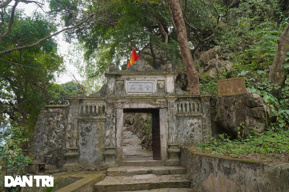 Lạ lùng chùa cổ nằm chênh vênh trên đỉnh núi suốt 6 thế kỷ ở Hà Nội - 2 Lạ lùng chùa cổ nằm chênh vênh trên đỉnh núi suốt 6 thế kỷ ở Hà Nội - 2
