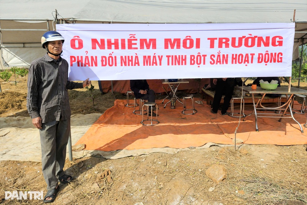 Dân dựng lều xuyên đêm canh nhà máy tinh bột sắn gây ô nhiễm - 5 Dân dựng lều xuyên đêm canh nhà máy tinh bột sắn gây ô nhiễm - 5
