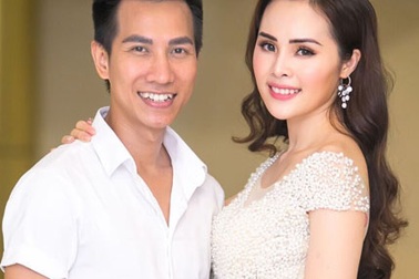 Lê Trinh rạng rỡ được ông xã tháp tùng đi diễn