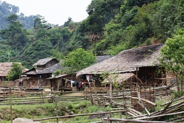 Tiền hỗ trợ người nghèo vào tay... người không nghèo!