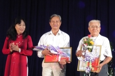 Truy tặng danh hiệu Nghệ nhân dân gian cho cố nhạc sĩ Cao Văn Lầu