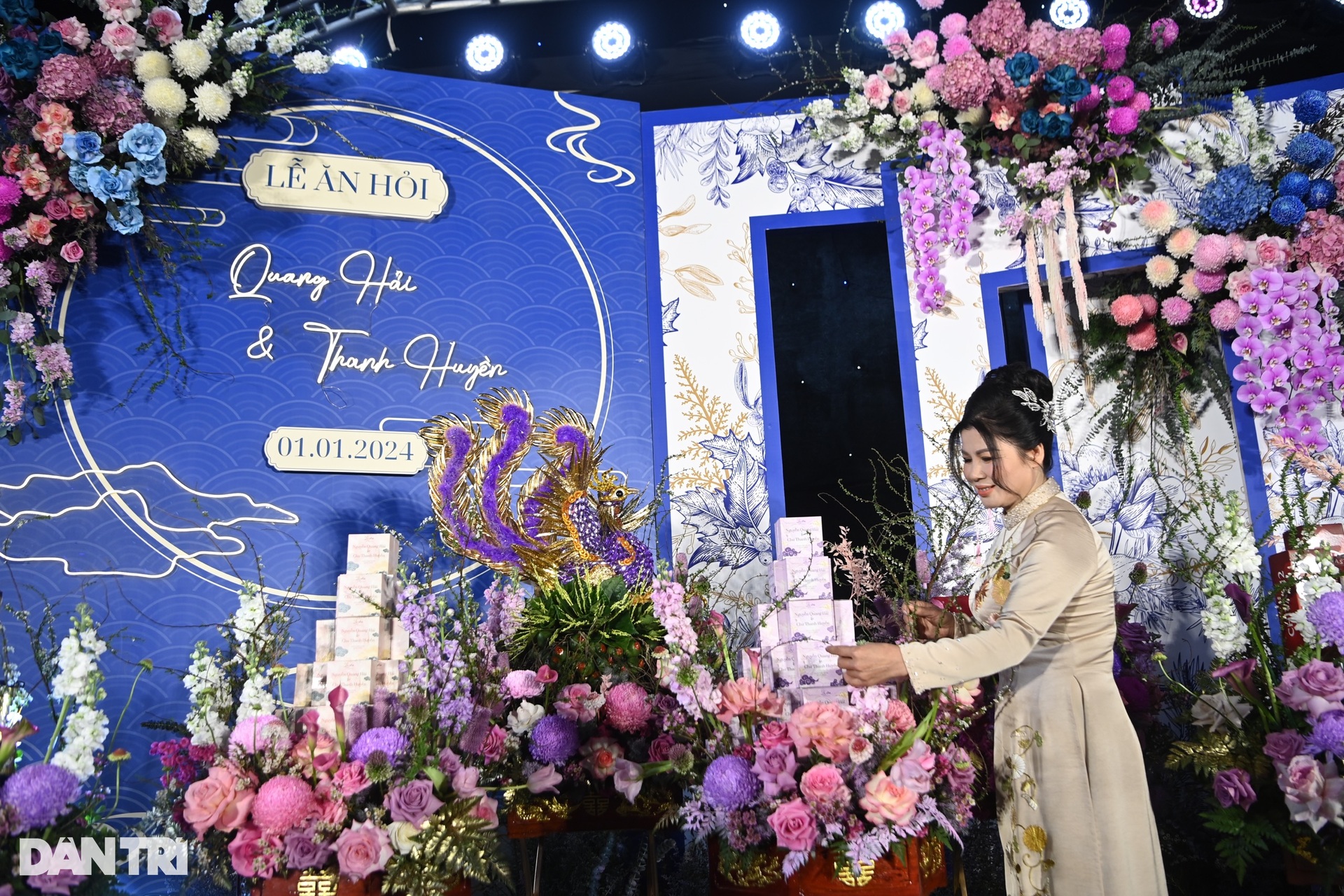 Ăn hỏi Quang Hải: Nhà trai dựng rạp hoành tráng, đưa sính lễ bằng xe sang - 5 Ăn hỏi Quang Hải: Nhà trai dựng rạp hoành tráng, đưa sính lễ bằng xe sang - 5