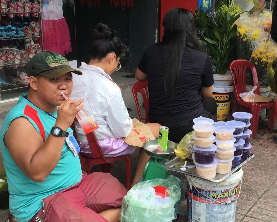 Trong 1 tiếng bán hết veo 100 chiếc bánh ú tro Tết Đoan ngọ - 4 Trong 1 tiếng bán hết veo 100 chiếc bánh ú tro Tết Đoan ngọ - 4