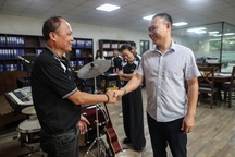 Doanh nghiệp đón tận nhà, tặng tiền tới tấp để công nhân đi làm lại sau Tết