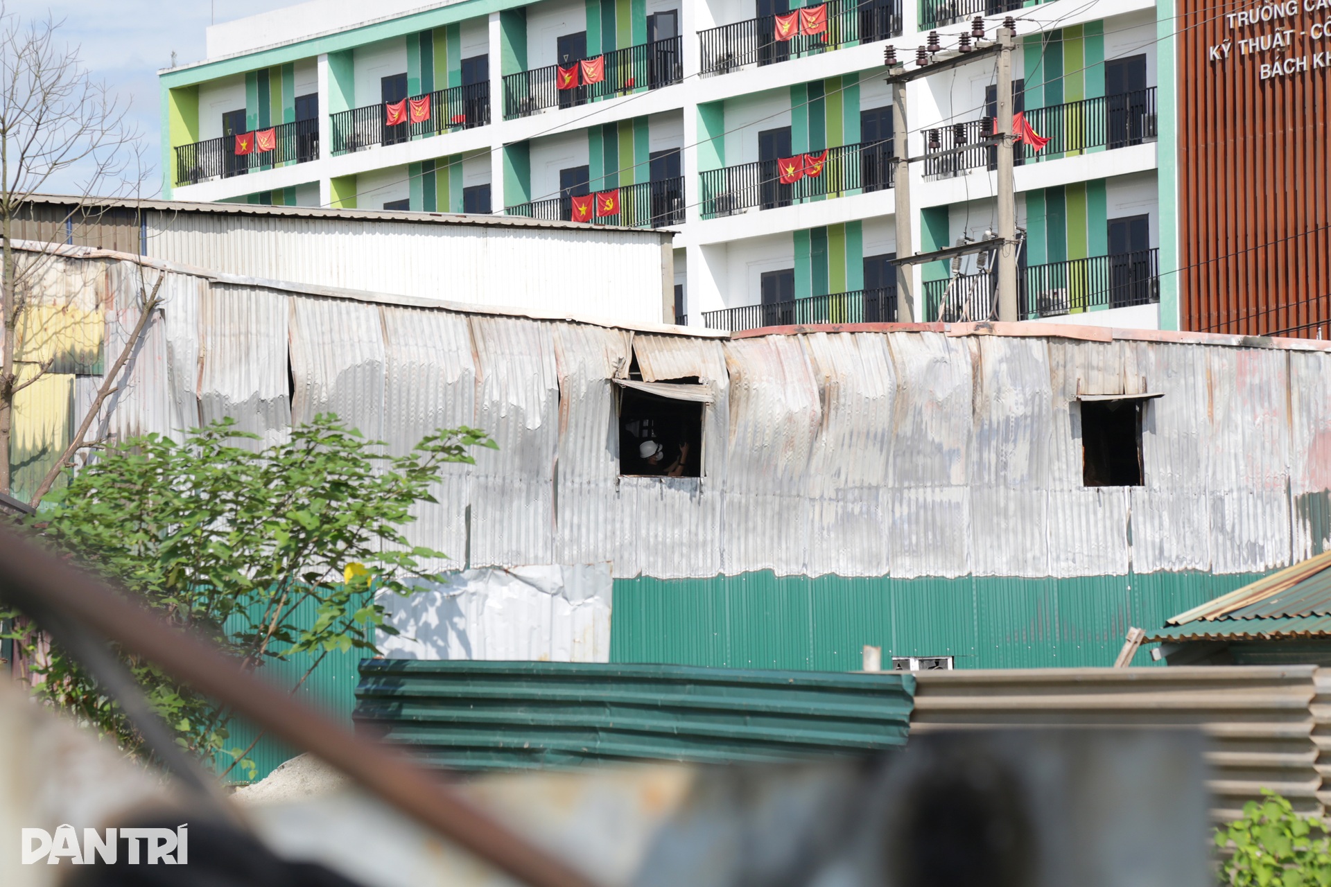 Hiện trường vụ cháy khiến cả gia đình 4 người tử vong ở Hà Nội - 7 Hiện trường vụ cháy khiến cả gia đình 4 người tử vong ở Hà Nội - 7