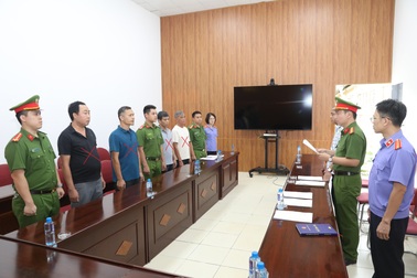 Từ phản ánh của người dân, lộ vụ khai thác cát trái phép trên sông Đà