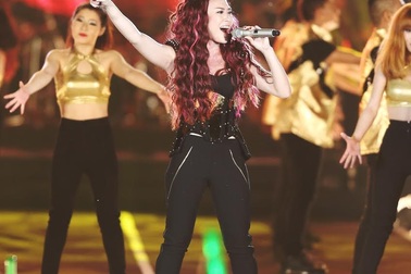 Mỹ Tâm, Hoàng Thùy Linh, Tóc Tiên "đốt cháy" sân khấu Vision -Steps of Glory