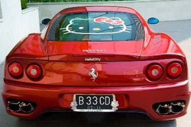 Siêu xe Ferrari 360 phong cách Hello Kitty