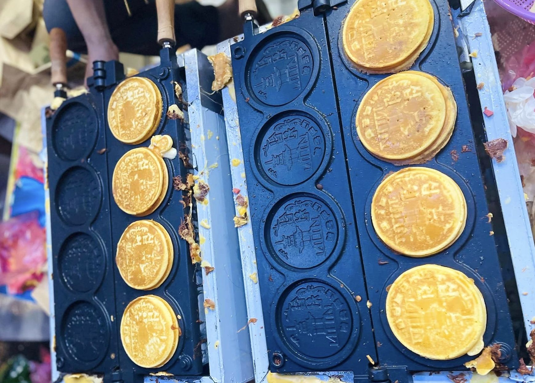 ម្ចាស់ហាងរកចំណូលបាន ៥០លានដុងក្នុងមួយថ្ងៃ ដោយសារនំខេកពេញនិយមក្នុងចំណោមយុវវ័យ - ២ Chủ tiệm kiếm 50 triệu đồng một ngày nhờ loại bánh hot trend với giới trẻ - 2