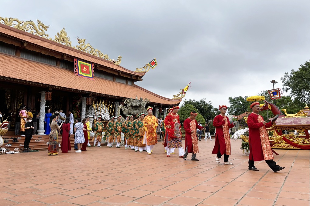 Đền thờ Tổ 100 tỷ đồng của Hoài Linh ra sao trong dịp giỗ Tổ sân khấu? - 3 Đền thờ Tổ 100 tỷ đồng của Hoài Linh ra sao trong dịp giỗ Tổ sân khấu? - 3