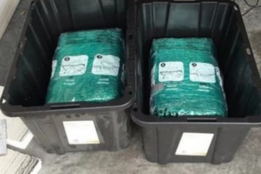 Đặt mua hộp nhựa trên Amazon, nhận được gần... 30kg cần sa