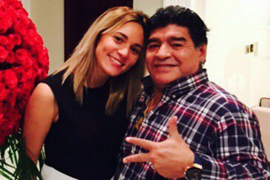 Maradona đã qua đời, bạn gái cũ vẫn ngang nhiên mạo danh tiêu tiền