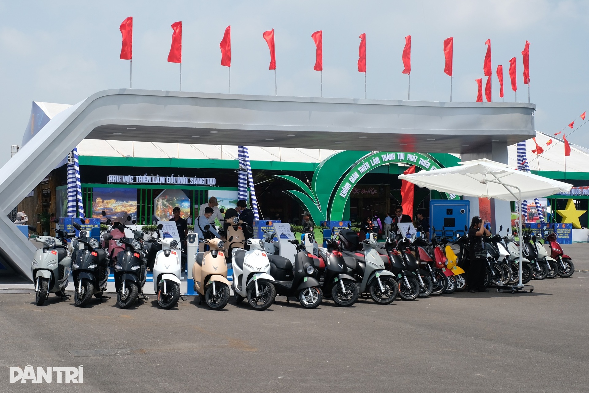 Mục sở thị trạm đổi pin của VinFast tại Triển lãm thành tựu đất nước 80 năm - 9 Mục sở thị trạm đổi pin của VinFast tại Triển lãm thành tựu đất nước 80 năm - 9