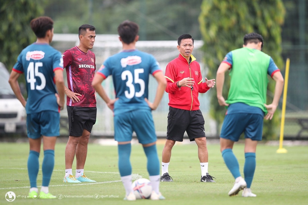 HLV Hoàng Anh Tuấn loại cầu thủ trẻ nhất tuyển Olympic Việt Nam - 1 HLV Hoàng Anh Tuấn loại cầu thủ trẻ nhất tuyển Olympic Việt Nam - 1
