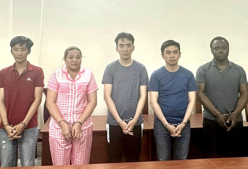Thu giữ 9 tỷ đồng, 1,5 triệu USD trong đường dây rửa tiền ở TPHCM - 2 Thu giữ 9 tỷ đồng, 1,5 triệu USD trong đường dây rửa tiền ở TPHCM - 2