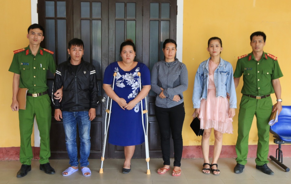 Khởi tố 4 đối tượng trong nhóm đánh ghen tàn bạo - 1 Khởi tố 4 đối tượng trong nhóm đánh ghen tàn bạo - 1