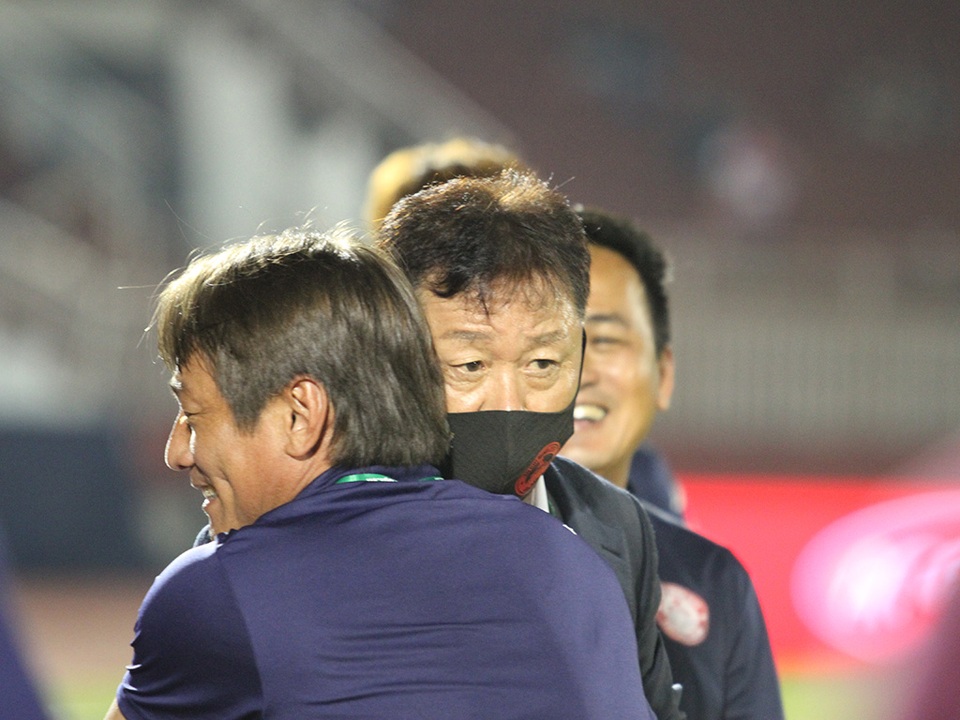 HA Gia Lai thua 5 trận liên tiếp, HLV Văn Đàn nói gì? - 3 HA Gia Lai thua 5 trận liên tiếp, HLV Văn Đàn nói gì? - 3