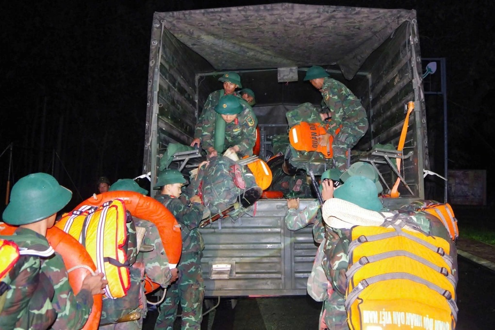 Xe thiết giáp, máy bay không người lái được huy động vào tâm bão Kalmaegi - 3 Xe thiết giáp, máy bay không người lái được huy động vào tâm bão Kalmaegi - 3