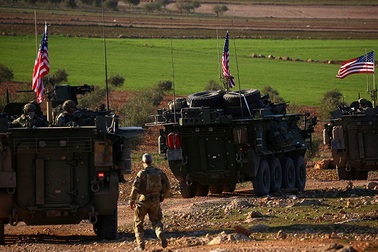 Quân đội Mỹ diễu hành rầm rập gần thành phố Manbij