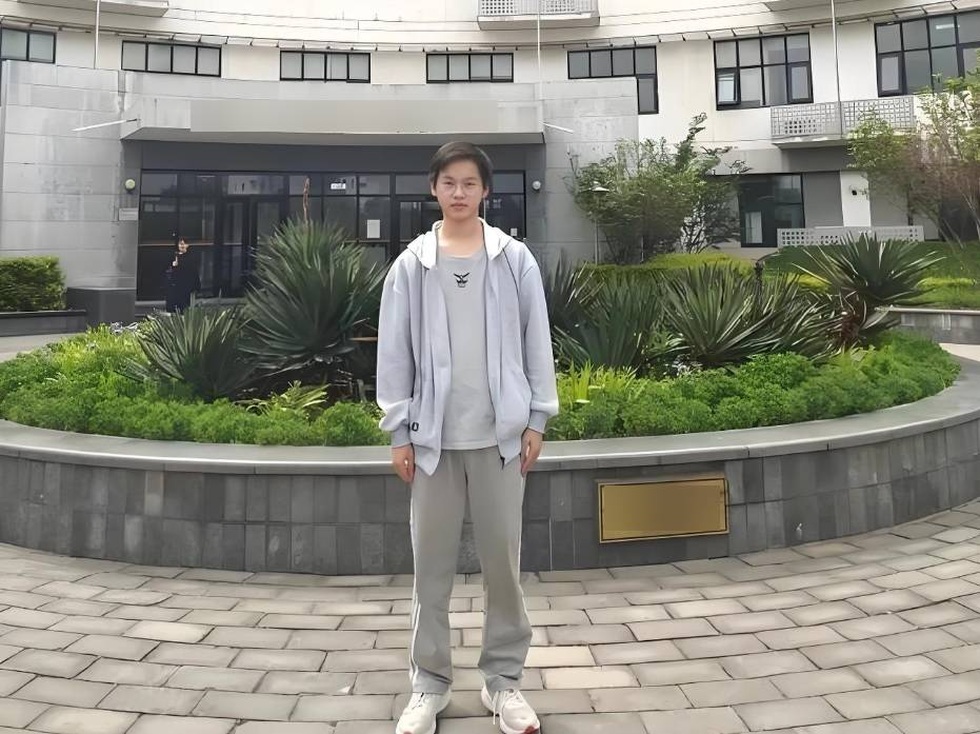 Chàng trai bê gạch từ chối lương cao, quyết về quê làm công chức - 1