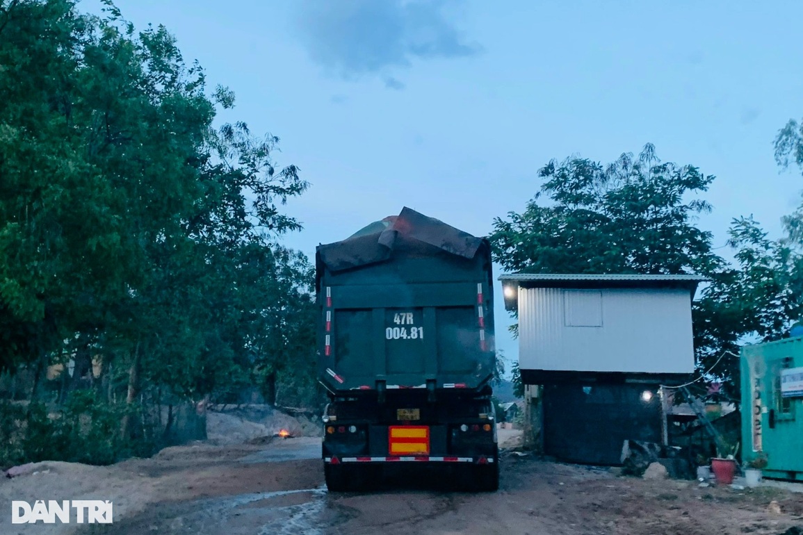 Xe cơi nới thùng, quá tải vi vu trên quốc lộ, vô tư thông chốt CSGT - 3 Xe cơi nới thùng, quá tải vi vu trên quốc lộ, vô tư thông chốt CSGT - 3