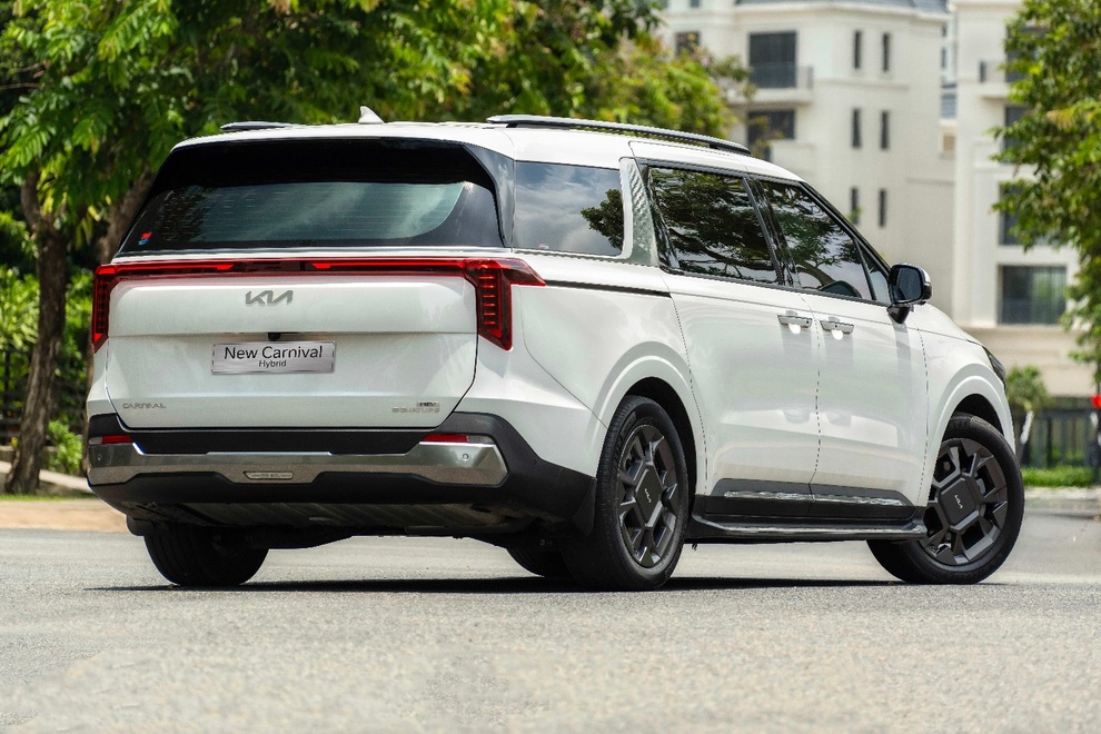 Kia New Carnival Hybrid: Xe 7 chỗ cao cấp cỡ lớn, tiên phong chuyển đổi xanh - 3 Kia New Carnival Hybrid: Xe 7 chỗ cao cấp cỡ lớn, tiên phong chuyển đổi xanh - 3