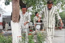 Thí điểm đưa phạm nhân ra ngoài lao động, trả công theo quy định