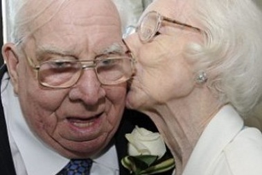 “Gần đất xa trời” vẫn chứng minh tình yêu không bao giờ muộn