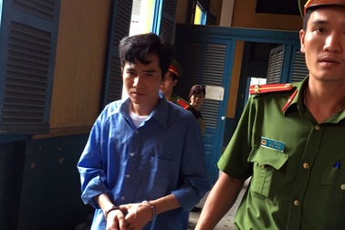 Chia tay đòi quà rồi mua xăng đốt người yêu