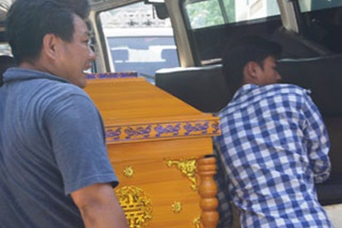 Vợ chồng trẻ treo cổ chết trong nhà trọ