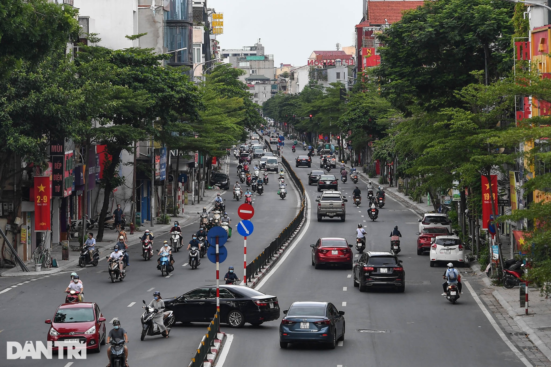 Đường phố Hà Nội bất ngờ đông đúc trở lại - 9 Đường phố Hà Nội bất ngờ đông đúc trở lại - 9