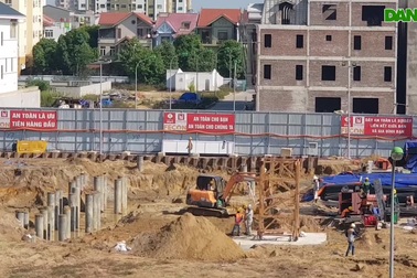 Trung tâm thương mại thi công nhà dân nứt toác.